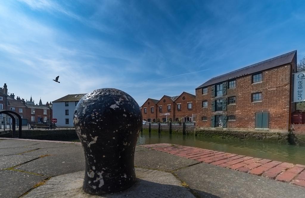 Hewitts Hotel And Restaurant Newport  Exterior photo